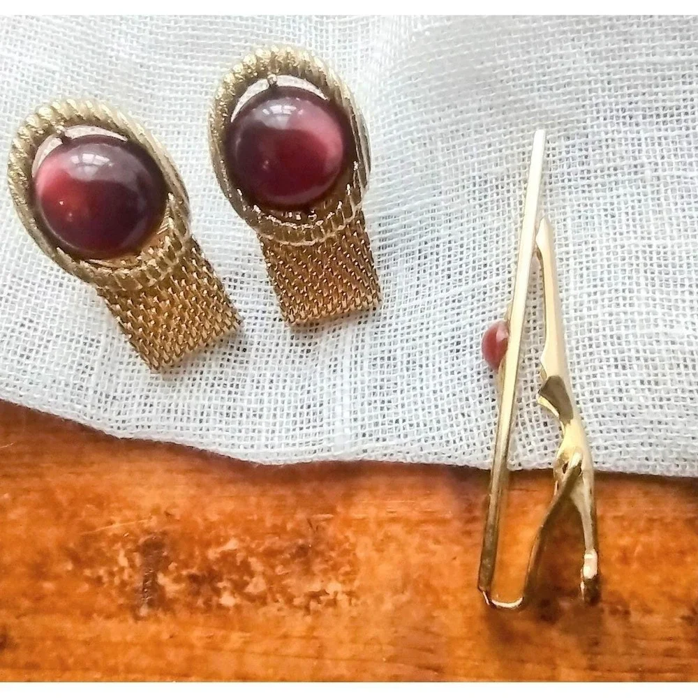 Vintage Gold Tone Mesh Wrap Cufflinks and Tie Bar Set Burgundy Red Cabochon